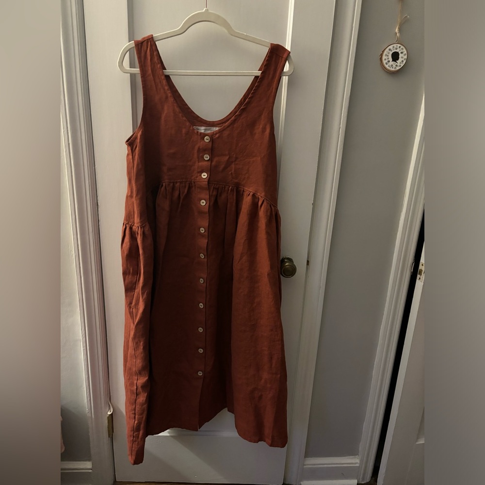 Not perfect linen volume dress in redwood